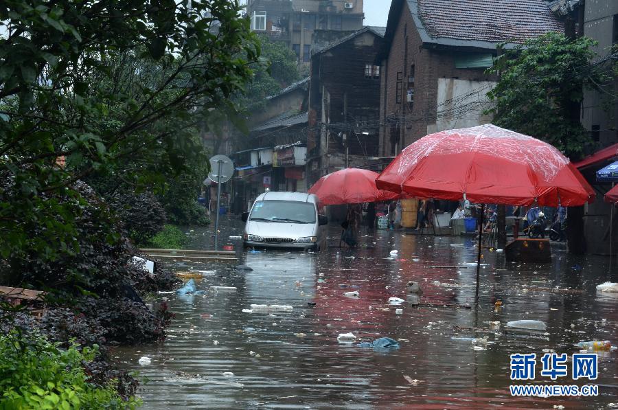 温长沙暴雨:长沙全年降雨量，全年温度。。急啊。。